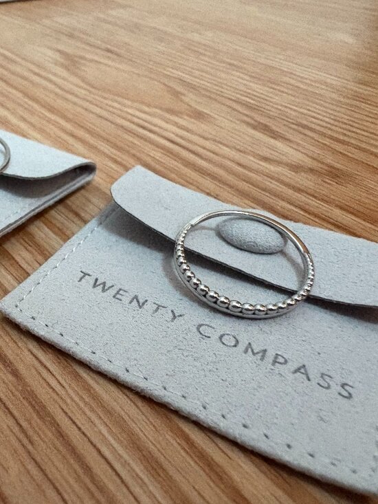 Twenty Compass Set of 2 size 8 rings - Picture 3 of 11